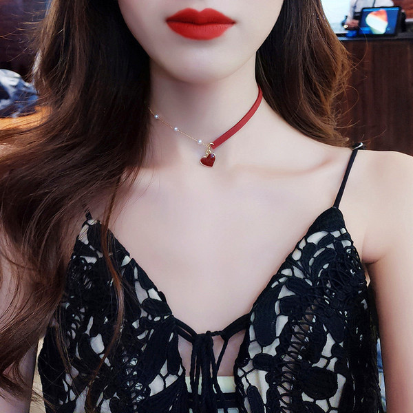 Colier de dama modern in rosu cu perle