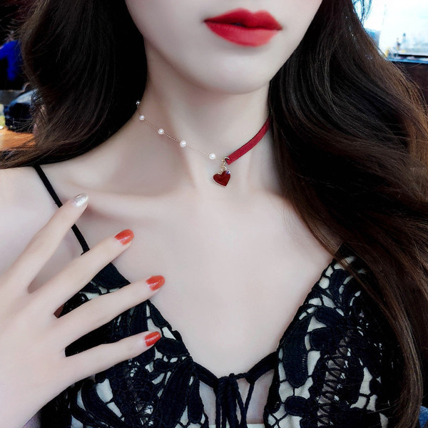 Colier de dama modern in rosu cu perle