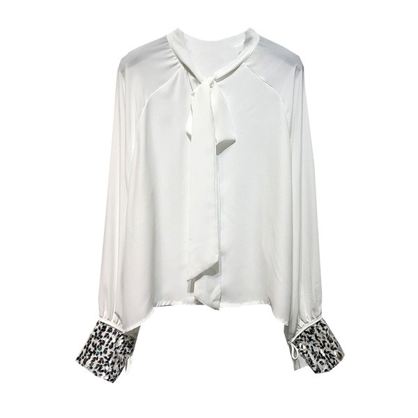 Cămașă elegantă de damă cu paiete pe mâneci în alb și negru