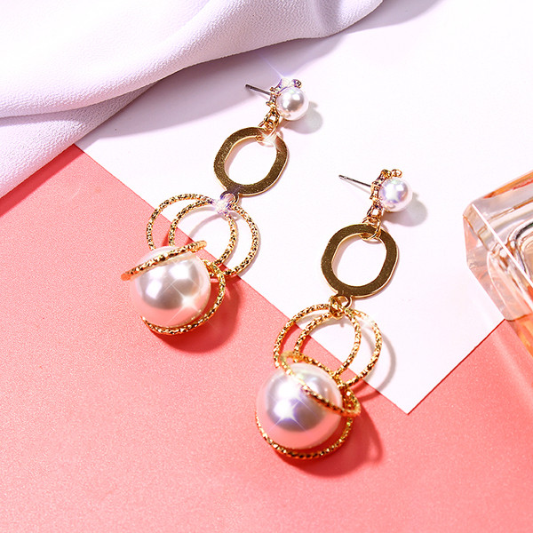 Cercei de top de dama de culoare aurie - cu perle