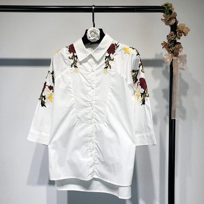 Cămașă albă de damă cu mâneci 7/8 și broderie