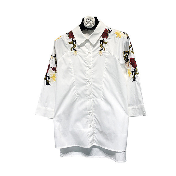 Cămașă albă de damă cu mâneci 7/8 și broderie