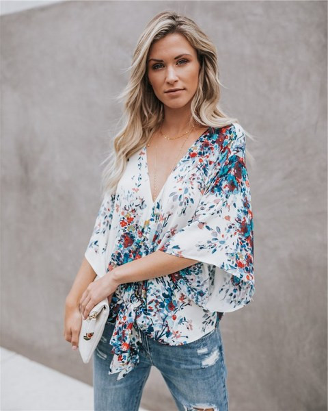 Модерна дамска риза с флорален десен в три цвята