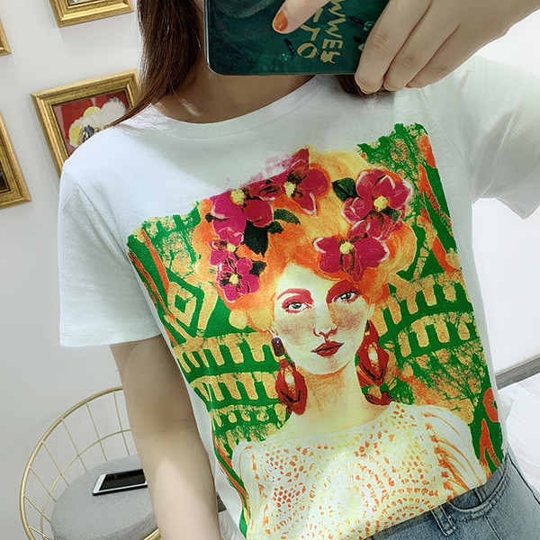 Tricou casual cu maneca scurta de culoare alba si aplicatie