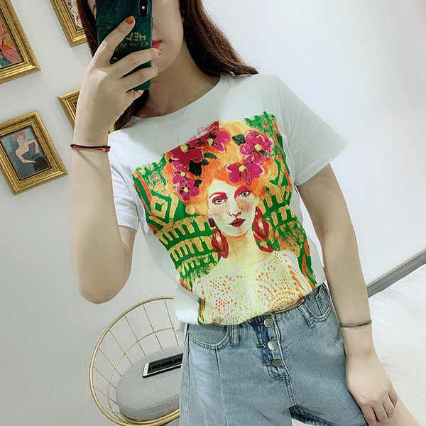 Tricou casual cu maneca scurta de culoare alba si aplicatie