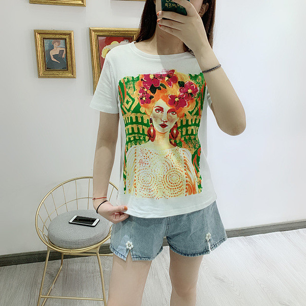 Tricou casual cu maneca scurta de culoare alba si aplicatie