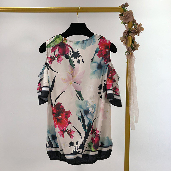 Bluză de damă cu decolteu în V și umerii goi