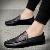 Mocasini moderni pentru bărbați în alb și negru cu broderie