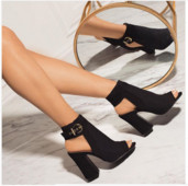 Sandale de dama topice cu toc gros de culoare neagra