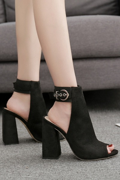 Sandale de dama topice cu toc gros de culoare neagra