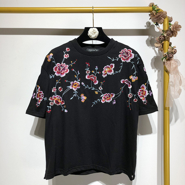 Tricou dama cu broderie de culoare neagra