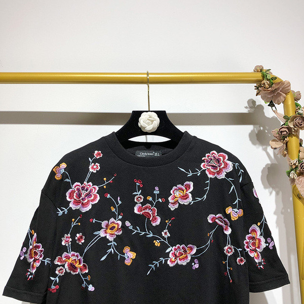 Tricou dama cu broderie de culoare neagra