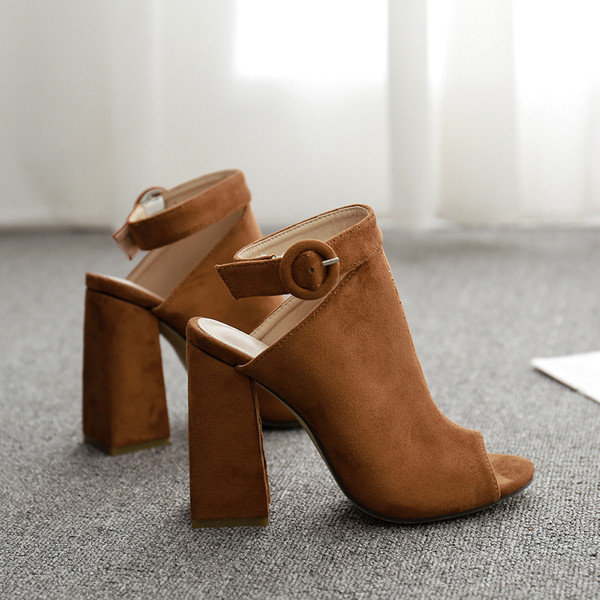 Sandale de dama moderne din piele intoarsa ecologica cu toc gros de culoare maro