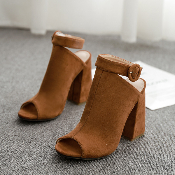 Sandale de dama moderne din piele intoarsa ecologica cu toc gros de culoare maro