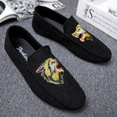 Mocasini pentru bărbați în roșu și negru cu broderie