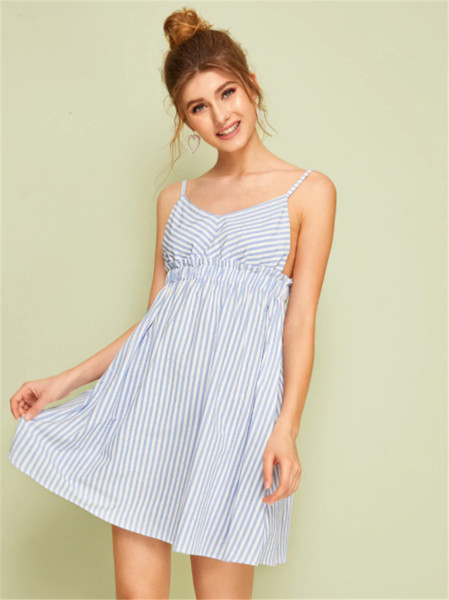 Rochie de dama in dungi cu decolteu in V si bretele subtiri