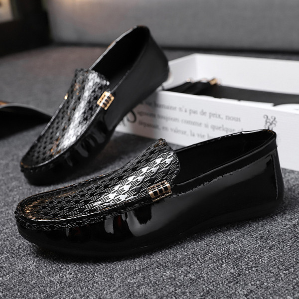 Mocasini actuali pentru bărbați în negru și roșu