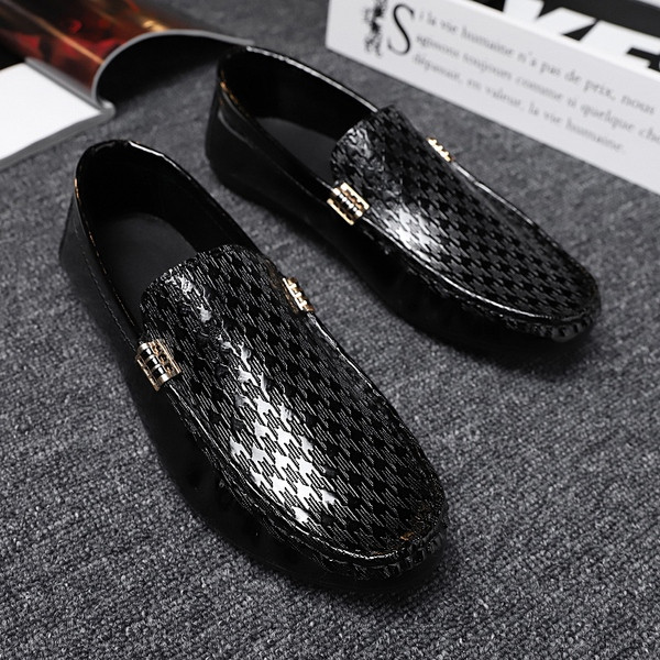 Mocasini actuali pentru bărbați în negru și roșu