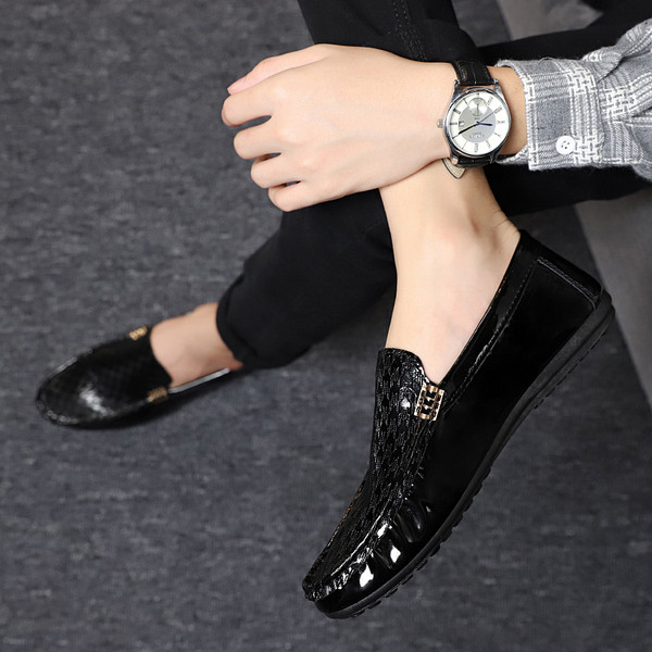 Mocasini actuali pentru bărbați în negru și roșu