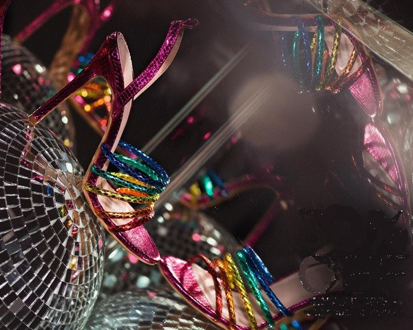 Sandale moderne de damă colorate cu toc înalt