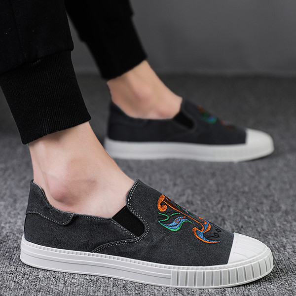 Mocasini moderni pentru bărbați cu broderie - în gri și negru