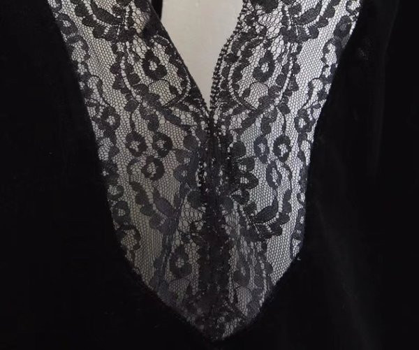 Body elegant de dama cu bretele de culoare neagra si dantela