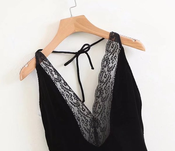 Body elegant de dama cu bretele de culoare neagra si dantela