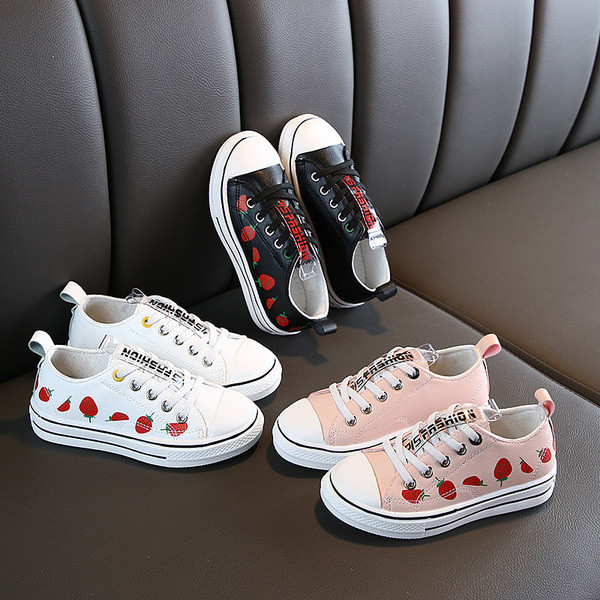 Tenisi copii in trei culori cu aplicatie pentru fete