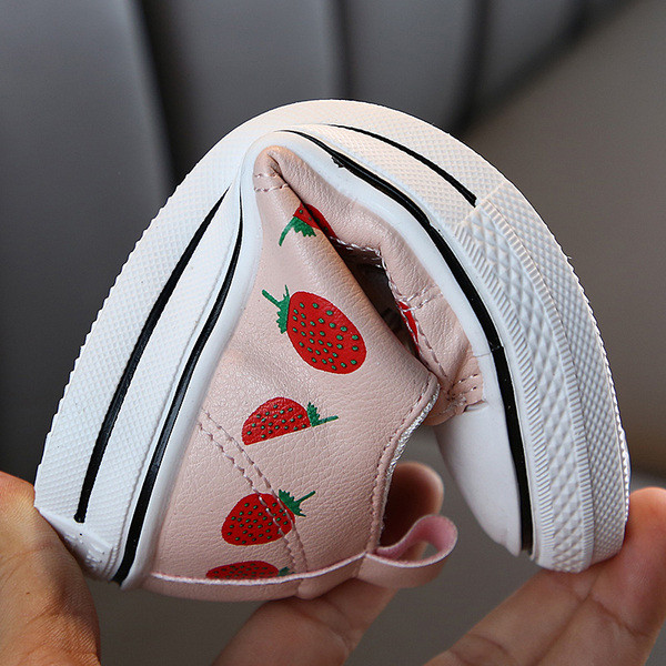 Tenisi copii in trei culori cu aplicatie pentru fete