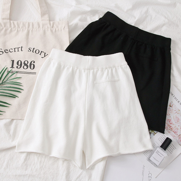 Pantaloni scurti sport de damă în patru culori