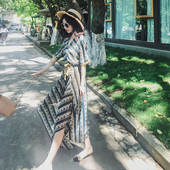 Model actual de rochie de dama cu maneci late