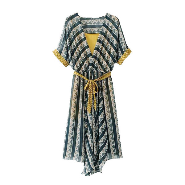 Model actual de rochie de dama cu maneci late