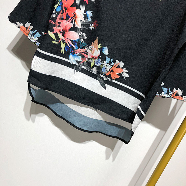 Bluză de damă cu decolteu oval și mâneci 7/8