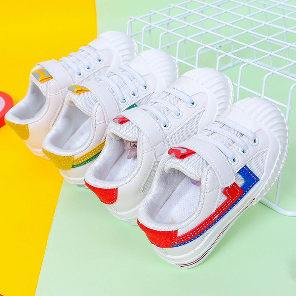 Model nou de adidasi copii in doua culori pentru baieti