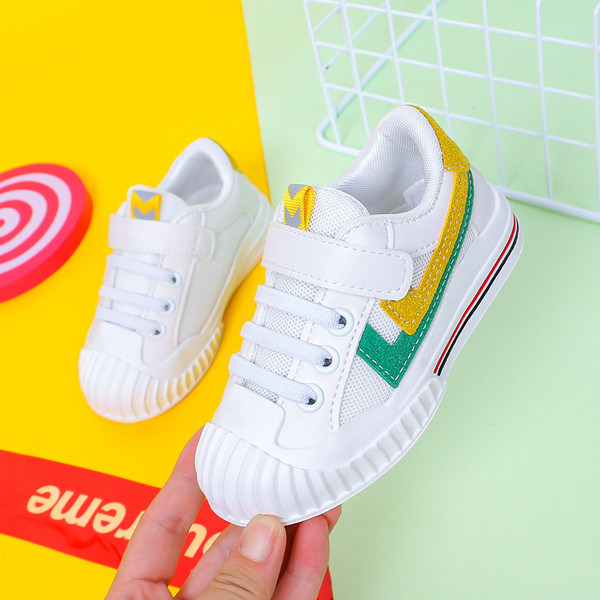 Model nou de adidasi copii in doua culori pentru baieti