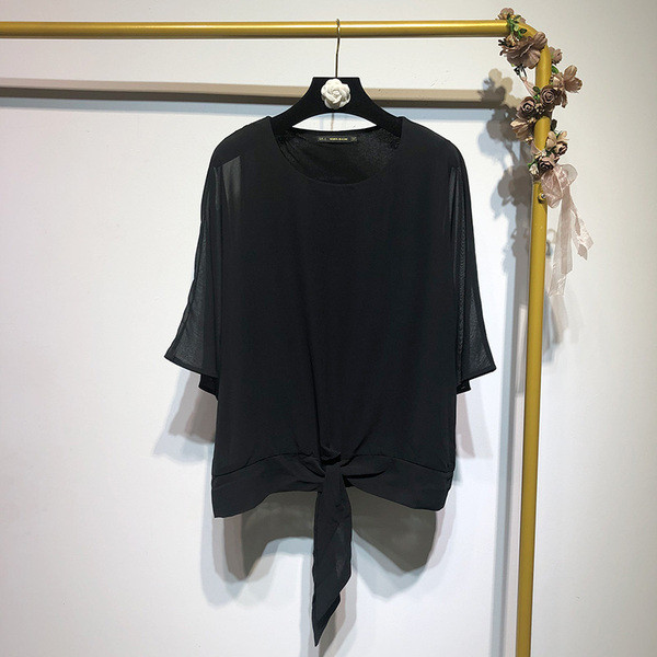 Bluză de damă din tul cu mâneci 7/8 și decolteu oval de culoare neagră