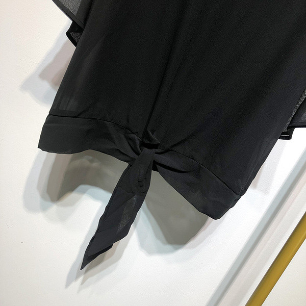 Bluză de damă din tul cu mâneci 7/8 și decolteu oval de culoare neagră