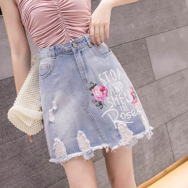 Fusta de dama moderna din denim cu motive rupte si imprimeu de culoare deschisa