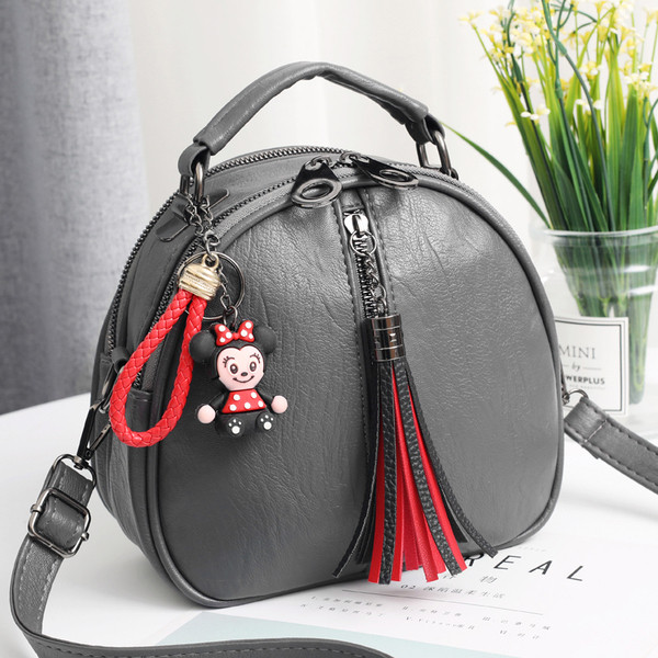 Geanta de mana din piele cu accesoriu in mai multe culori