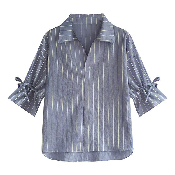 Дамска актуална  риза в три цвята с V-образно деколте 