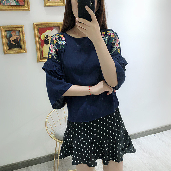 Bluza de dama din sifon cu broderie in albastru