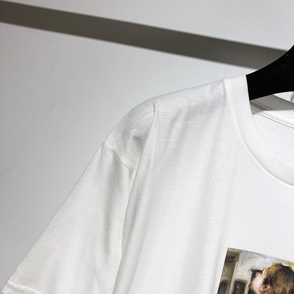 Tricou alb cu aplicatie si maneci scurte cu dantela