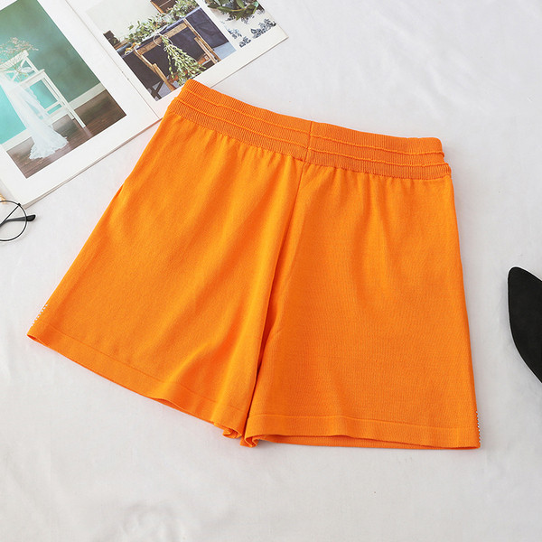 Ежедневни къси дамски панталони с камъни в черен и оранжев цвят