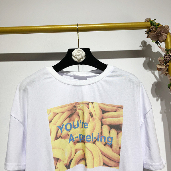 Tricou cu maneci scurte si aplicatie alb