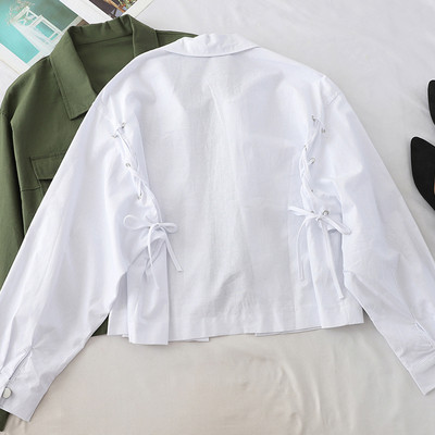 Тънко дамско яке широк модел с връзки на гърба в бял и зелен цвят