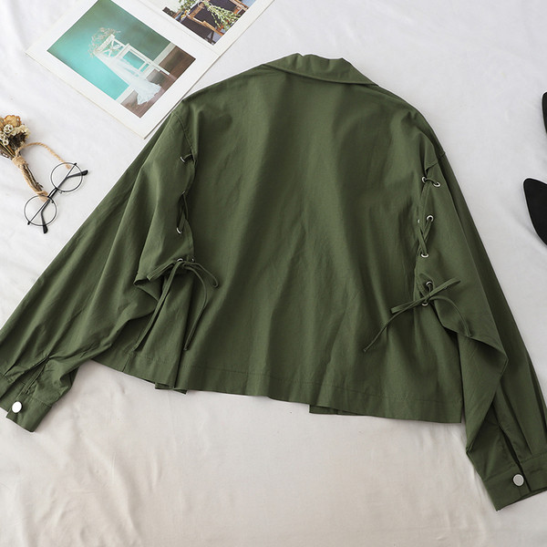 Geaca dama slim model lat cu sireturi pe spate in culoarea alb si verde