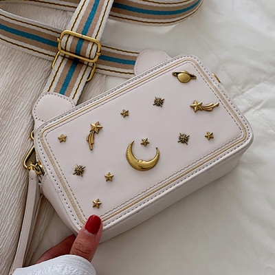 Geanta de dama actuala in cinci culori cu elemente metalice