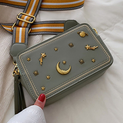 Geanta de dama actuala in cinci culori cu elemente metalice