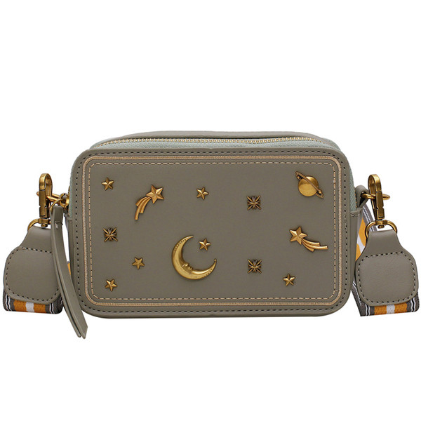 Geanta de dama actuala in cinci culori cu elemente metalice