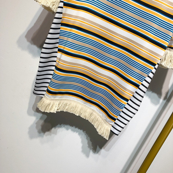 Bluză de damă în dungi, cu mâneci scurte și franjuri